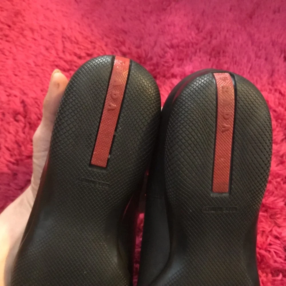 Authentic PRADA Excellent Condition - Picture 2 of 6